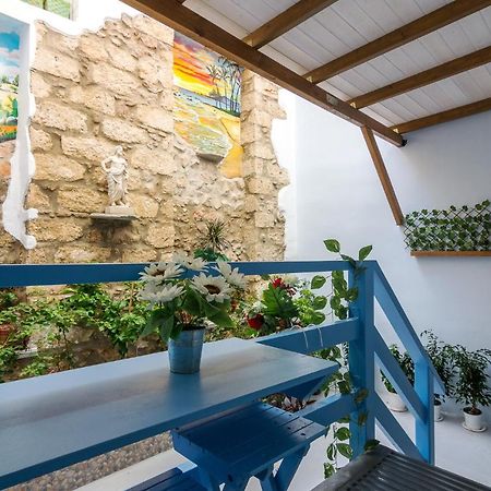 Wonderful Renovated Apartment With Private Patio 아테네 외부 사진