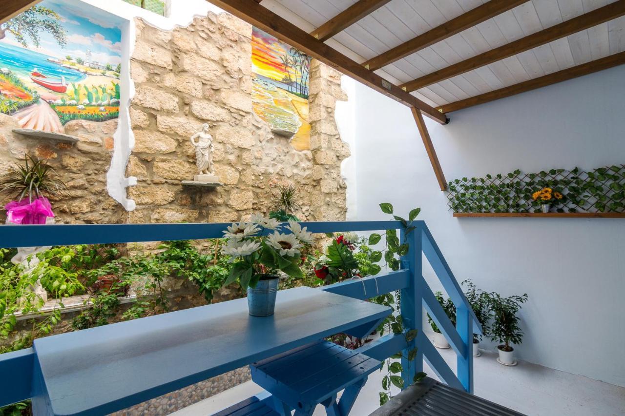 Wonderful Renovated Apartment With Private Patio 아테네 외부 사진