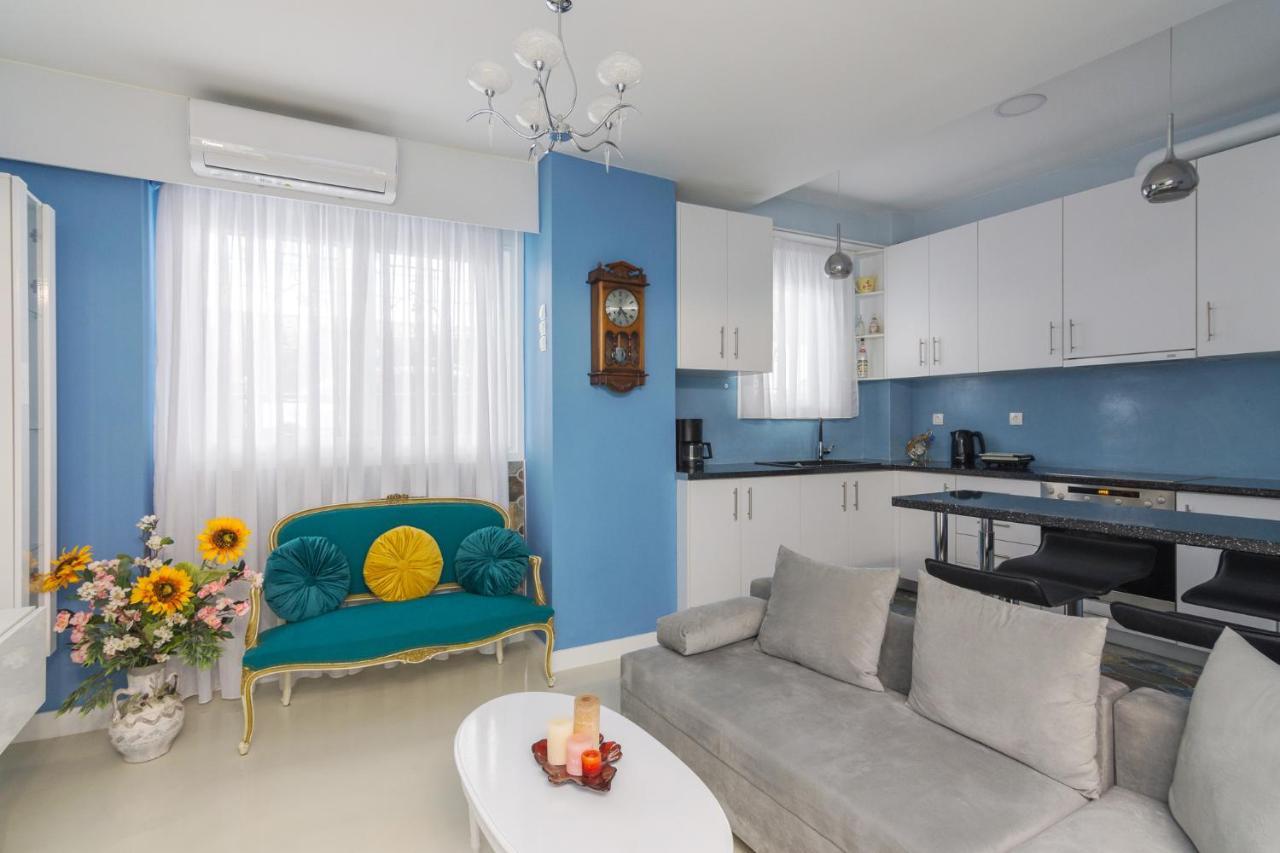 Wonderful Renovated Apartment With Private Patio 아테네 외부 사진