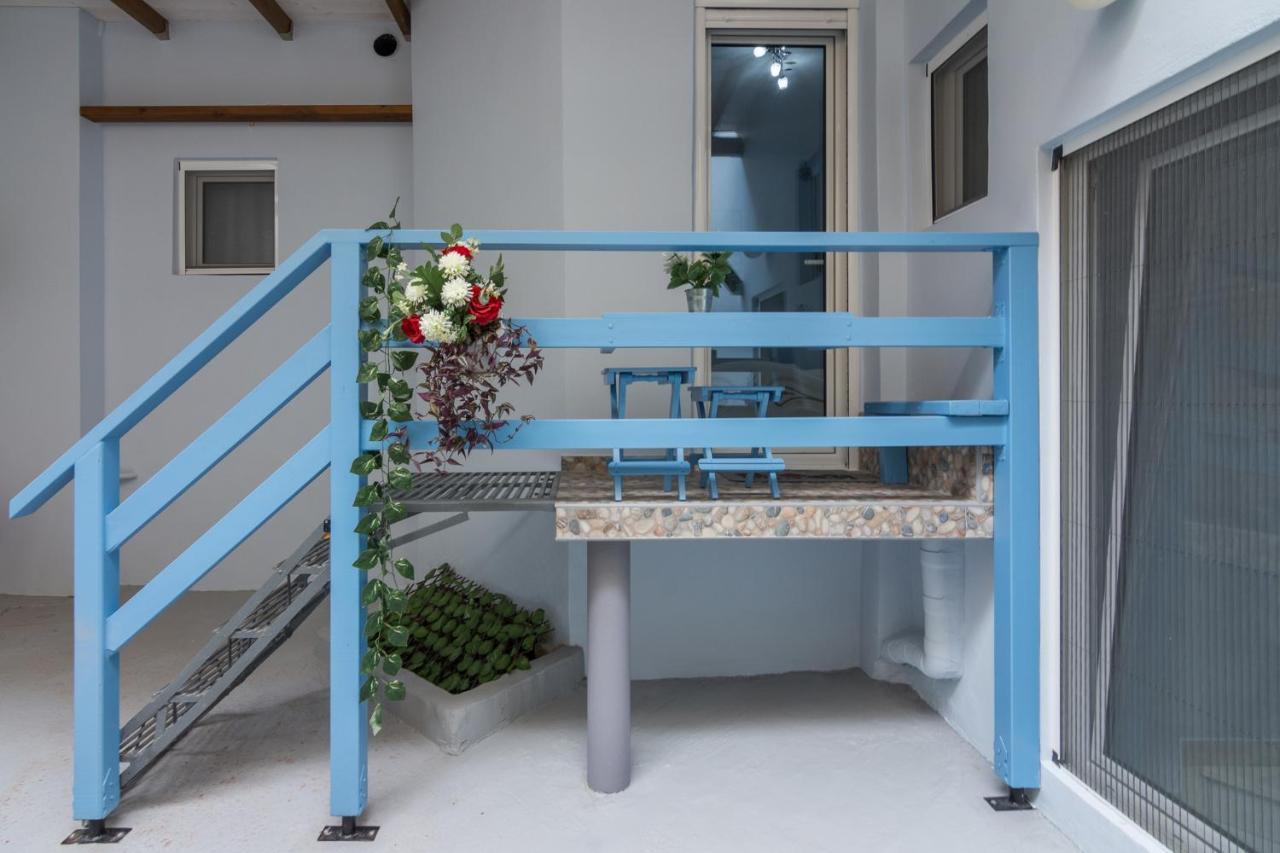 Wonderful Renovated Apartment With Private Patio 아테네 외부 사진